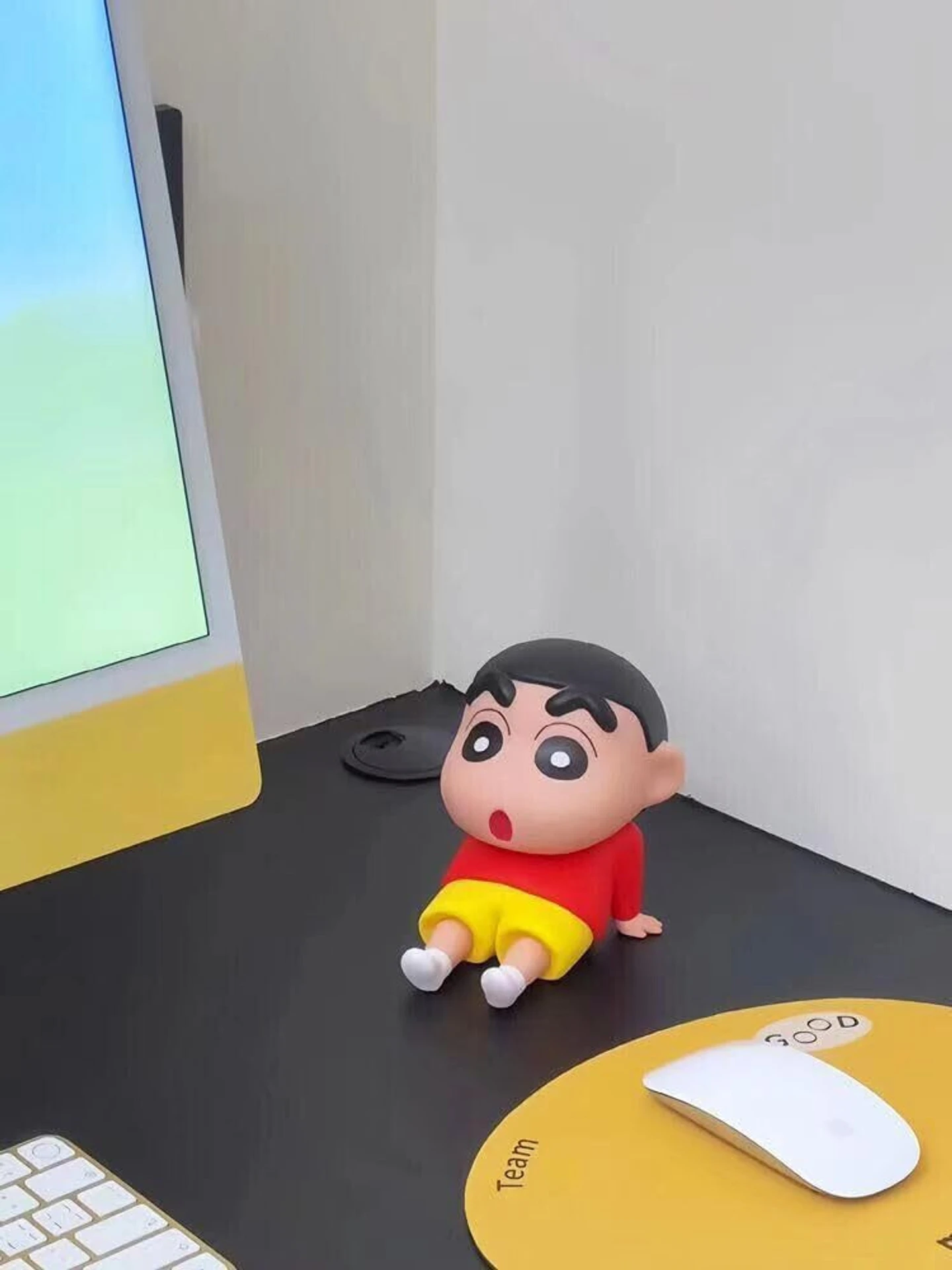 RED SHINCHAN MOBILE STAND Mobile Holder