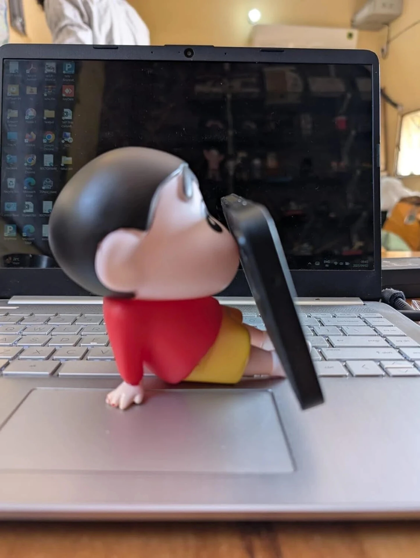 RED SHINCHAN MOBILE STAND Mobile Holder
