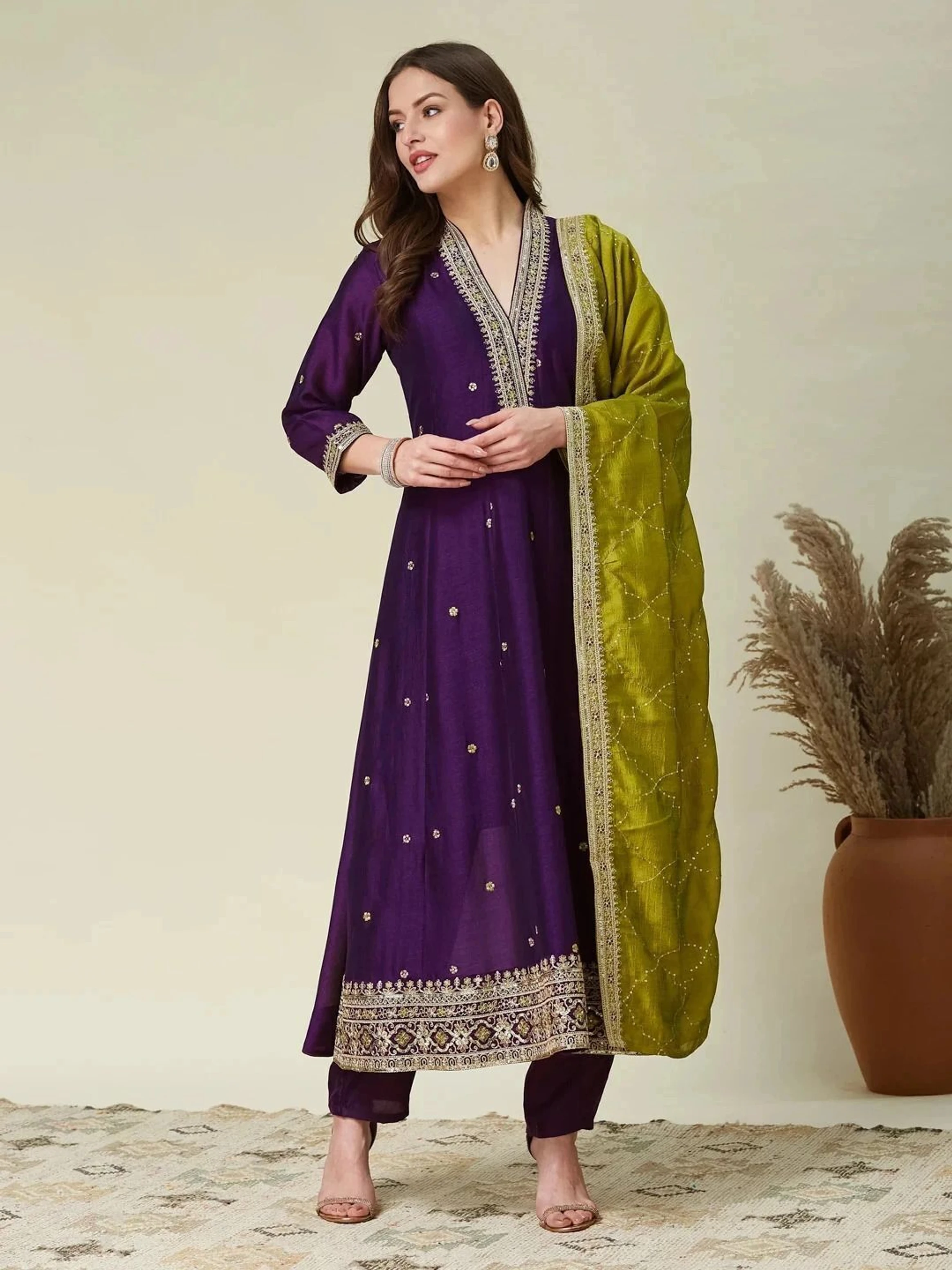 Women Silk Blend Kurta Pant Dupatta p1